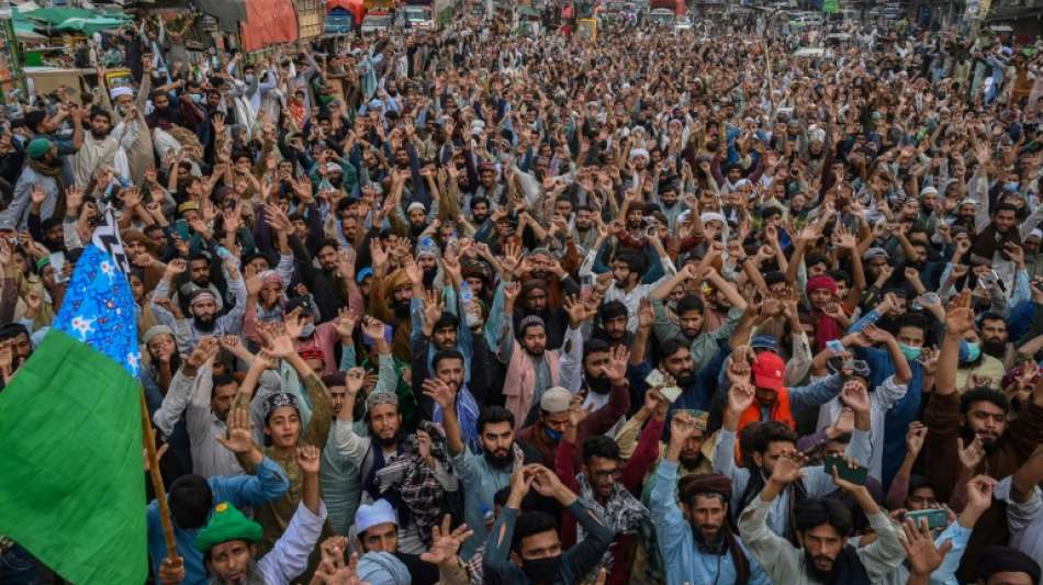 Pakistan hebt Verbot von radikal anti-franz&ouml;sischer Partei auf