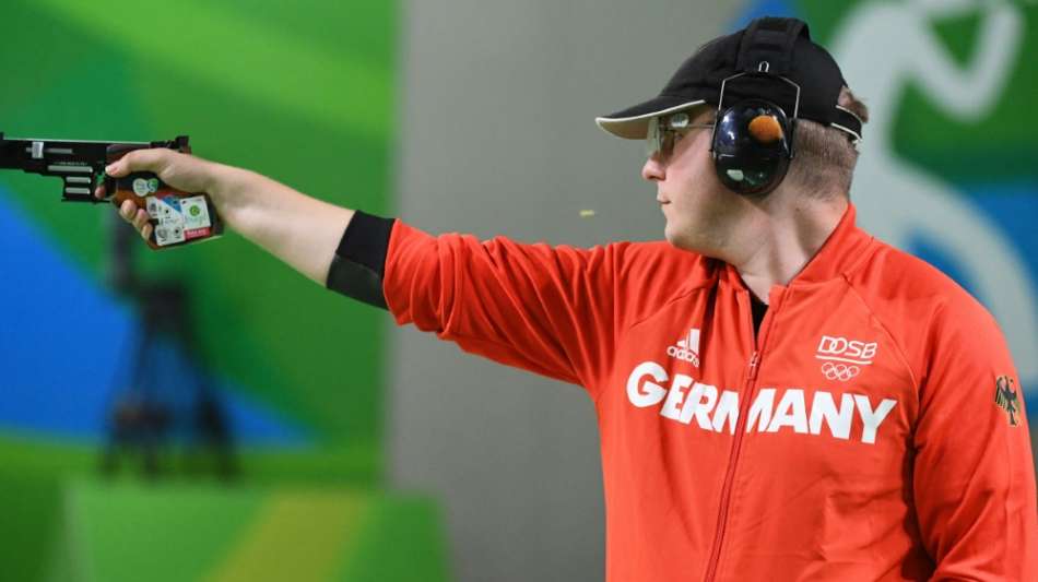 Sportsch&uuml;tze Reitz zielt mit der Luftpistole an Medaille vorbei
