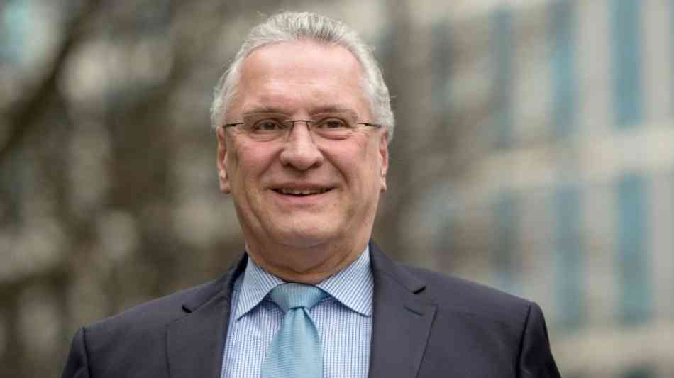 Bayerns Innenminister Herrmann will in der Landespolitik bleiben