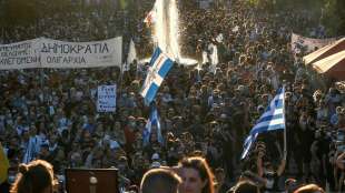 Tausende Griechen demonstrieren gegen Corona-Impfpflicht für Gesundheitspersonal