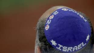 Berliner bei antisemitischem Angriff zu Boden gesto&szlig;en