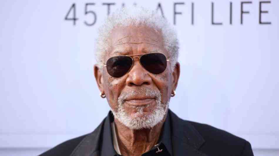 Morgan Freeman spricht von "Krieg" mit Russland