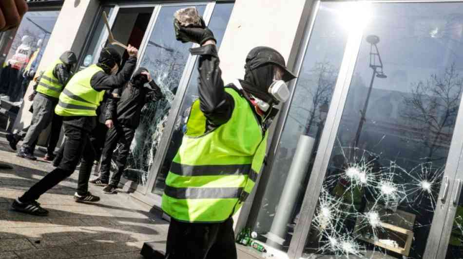 Neue Proteste der "Gelbwesten" in Paris arten in massive Gewalt aus