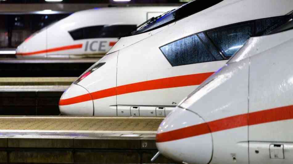 Fernverkehr der Bahn nach Wintersturm "Friederike" wieder angelaufen