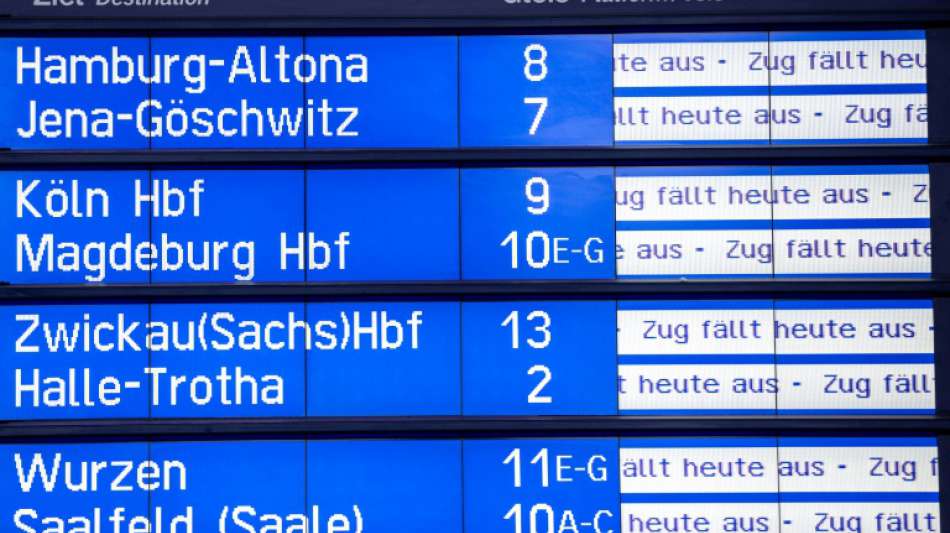 Schneemassen und Eis beeinträchtigen auch am Dienstag teilweise noch Bahnverkehr