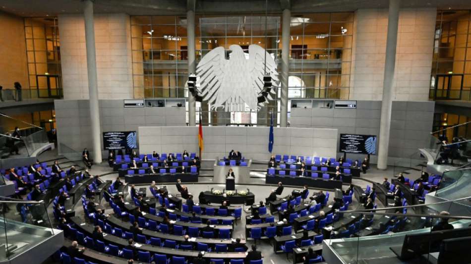 Opposition im Bundestag attestiert Regierung Versagen in Corona-Politik