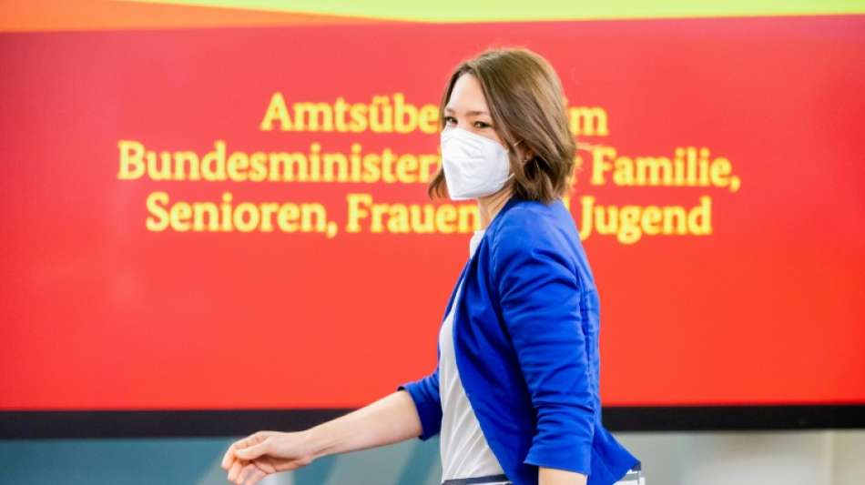 Familienministerin will K&uuml;ndigungsschutz f&uuml;r Eltern nach der Geburt verl&auml;ngern