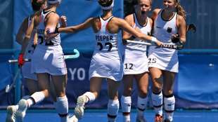 Hockey-Frauen schlagen Olympiasieger Gro&szlig;britannien - Lorenz tr&auml;gt Regenbogenbinde