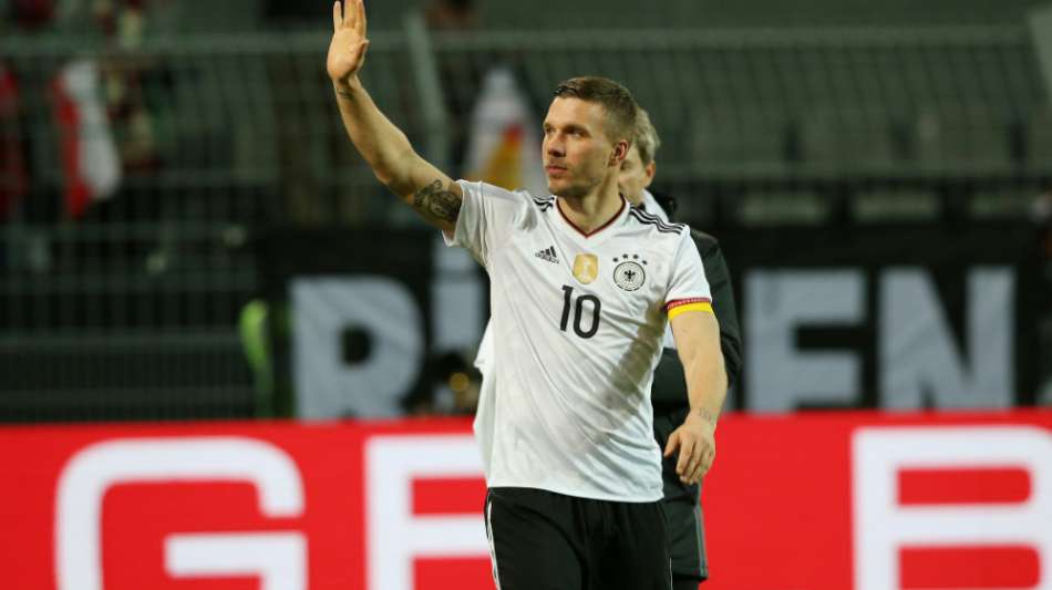 Podolski gewinnt mit Kobe Pokalfinale im Olympiastadion