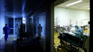 Krankenh&auml;user besorgt wegen Belastung von Intensivstationen durch Corona 