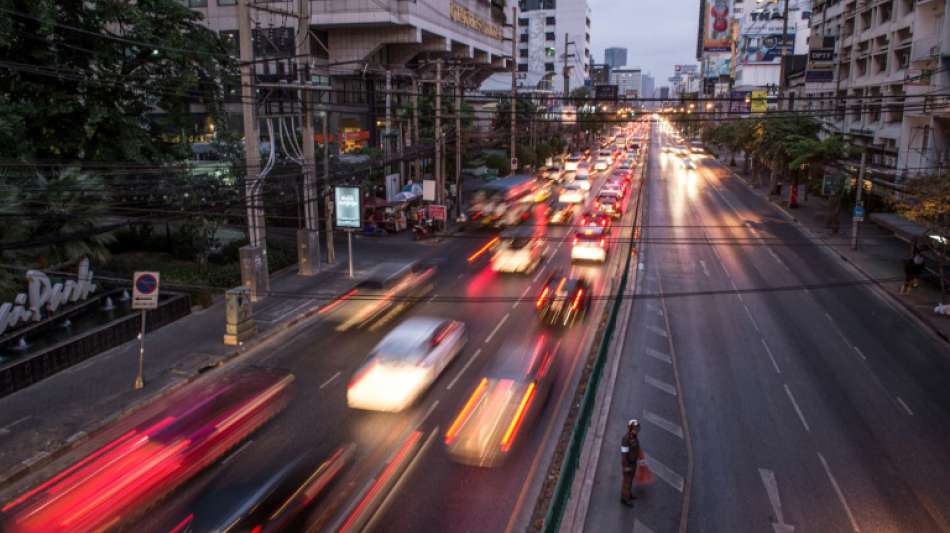 13 Menschen sterben bei schwerem Unfall mit Transporter in Bangkok