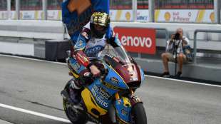Alex Marquez erstmals Moto2-Champion, Schrötter in den Top 10