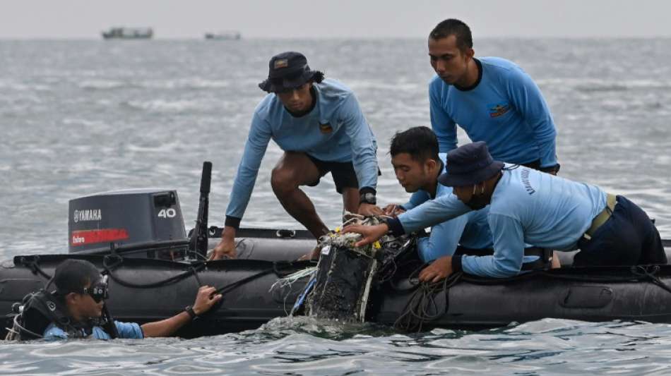 Indonesische Einsatzkräfte finden bei Suche nach verschollenem Flugzeug Leichenteile