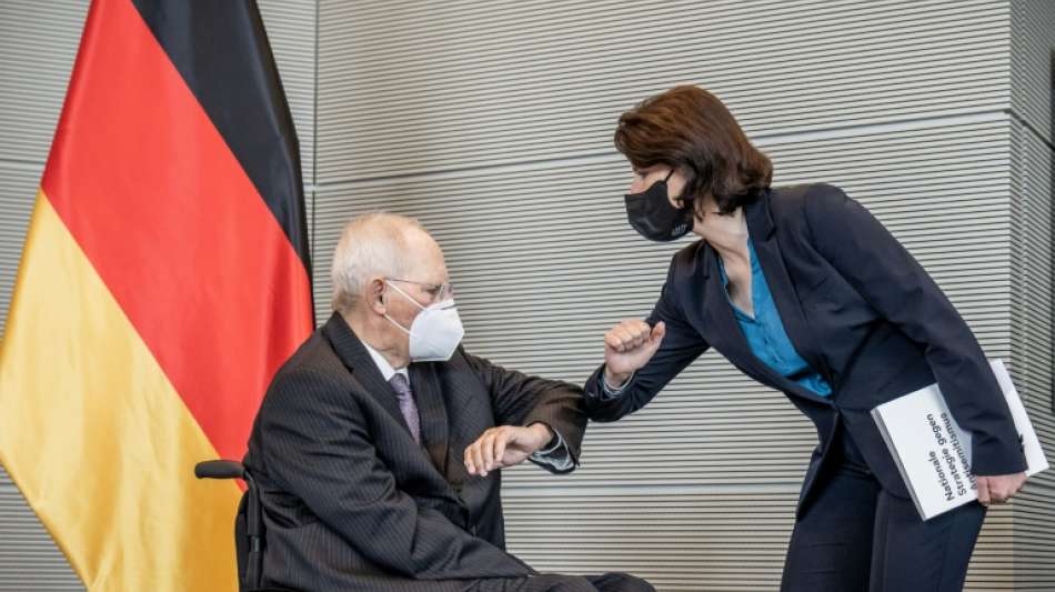 AfD macht R&uuml;ckzieher in Streit um Maskenpflicht im Bundestag