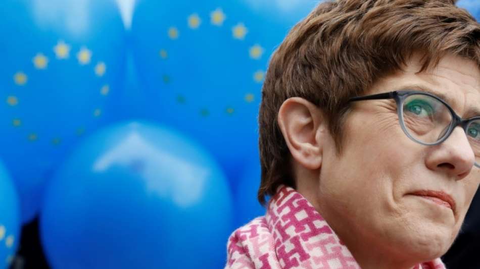 Kramp-Karrenbauer will Merkel nicht vorzeitig ablösen