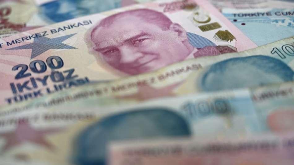 T&uuml;rkische Lira f&auml;llt vor Zentralbankentscheid weiter
