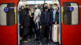 Hälfte der Erwachsenen in Großbritannien gegen Coronavirus geimpft