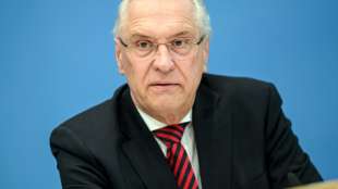 Bayerns Innenminister warnt vor Eskalation der Gewalt bei radikalen Querdenkern