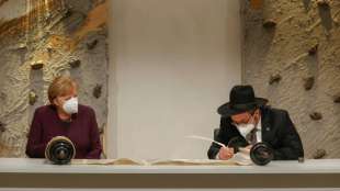 Merkel bekennt sich zu deutscher Verantwortung in Kampf gegen Antisemitismus