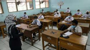 Erste Schulen in Jakarta &ouml;ffnen nach anderthalb Jahren wieder
