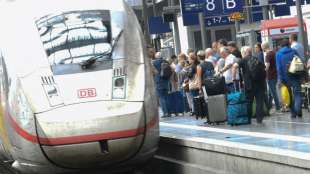 Acht von zehn Deutschen sind für eine niedrigere Mehrwertsteuer auf Zugtickets