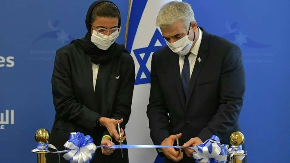 Lapid er&ouml;ffnet bei historischem Besuch israelische Botschaft in den Emiraten