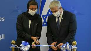 Lapid er&ouml;ffnet bei historischem Besuch israelische Botschaft in den Emiraten