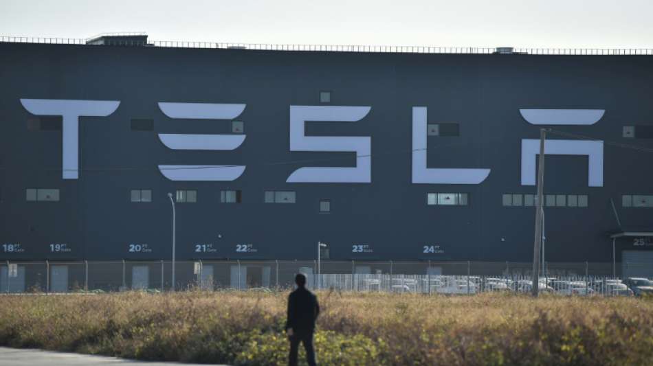 Tesla liefert die ersten in China gebauten Autos aus