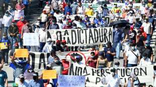 Tausende Menschen in El Salvador protestieren gegen Pr&auml;sident Bukele