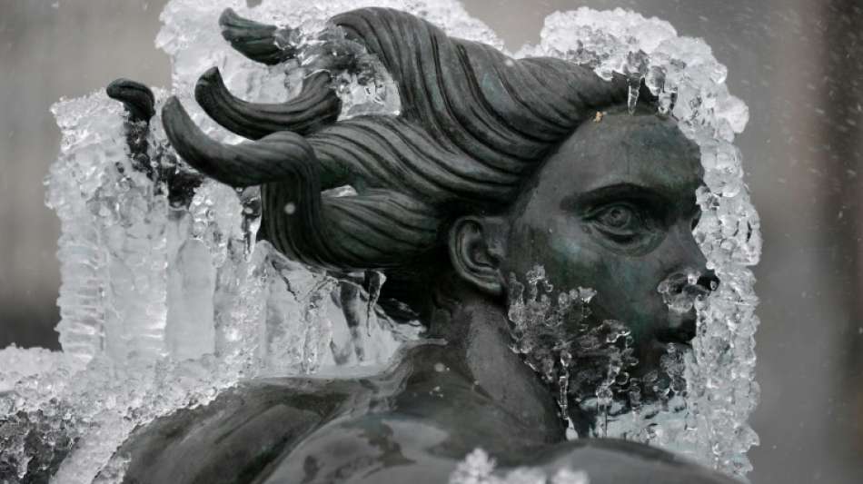 Heftiger Schneefall in Großbritannien bremst Impfkampagne