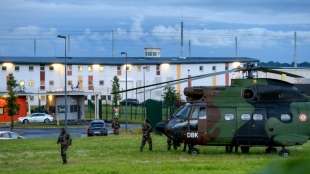 Häftling in französischem Gefängnis nimmt zwei Wärter als Geisel