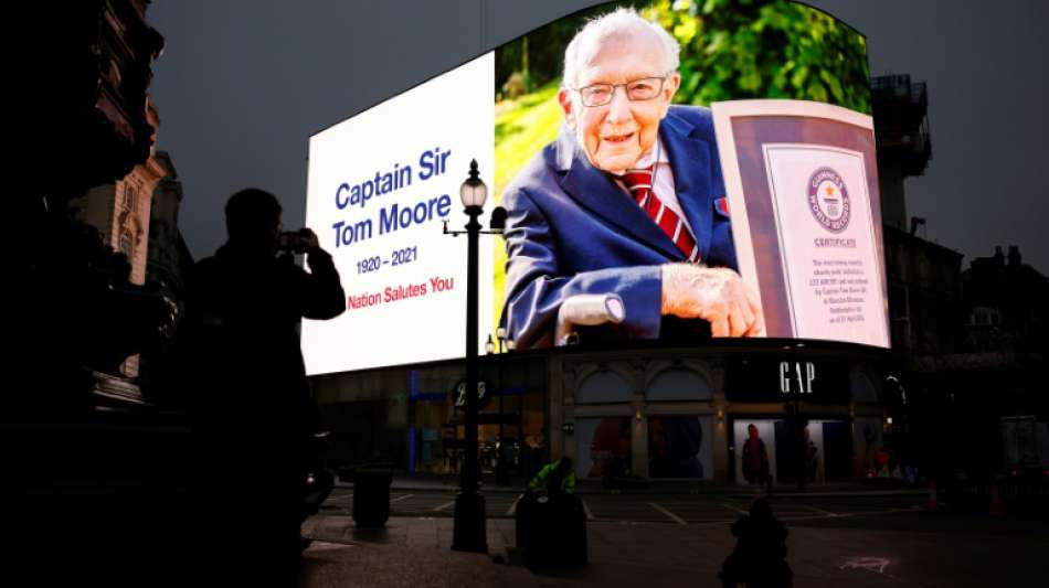 Briten verabschieden sich mit Applaus von ihrem Corona-Helden "Captain Tom"
