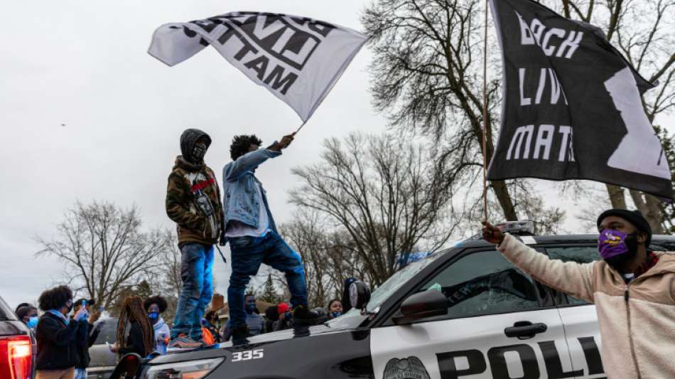 Proteste nach Tod von jungem Schwarzen bei Polizeikontrolle in den USA
