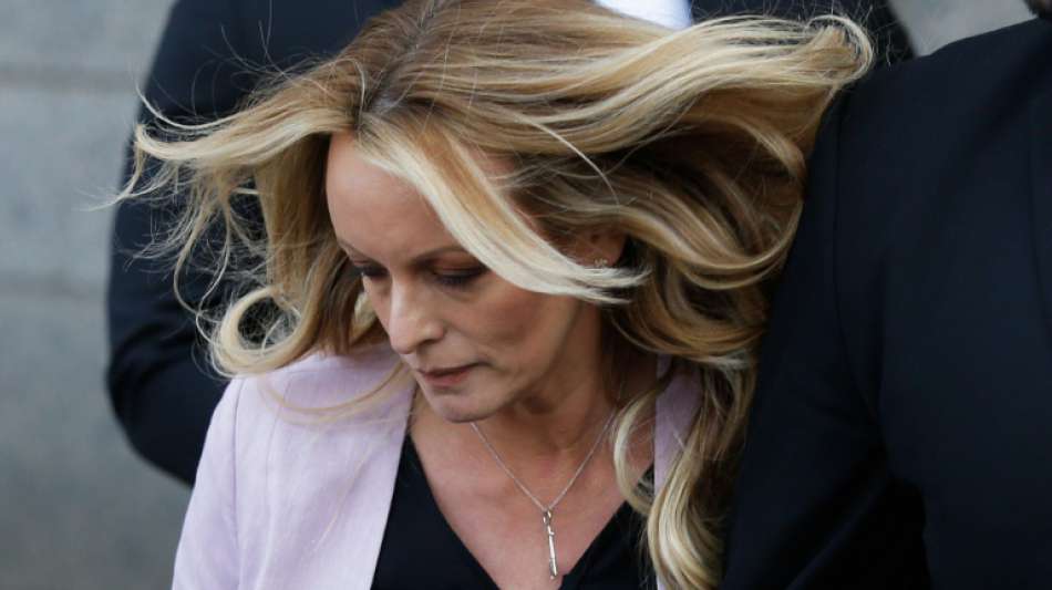 Entschädigung für Pornodarstellerin Stormy Daniels nach Festnahme in Strip-Club