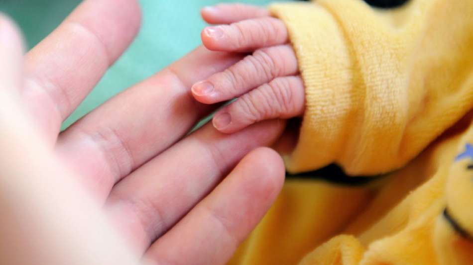 Erste Geburt nach Geb&auml;rmutter-Transplantation in Frankreich