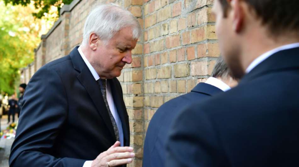 Seehofer stellt Verbot von sechs Rechtsextremisten-Vereinen in Aussicht
