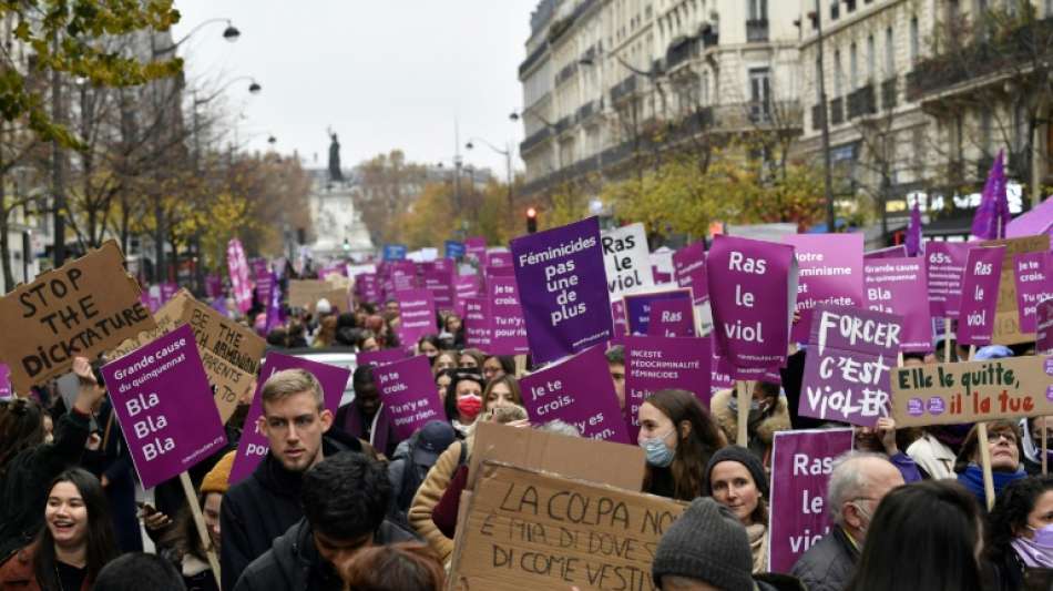 Tausende Franzosen demonstrieren in Paris gegen Gewalt an Frauen