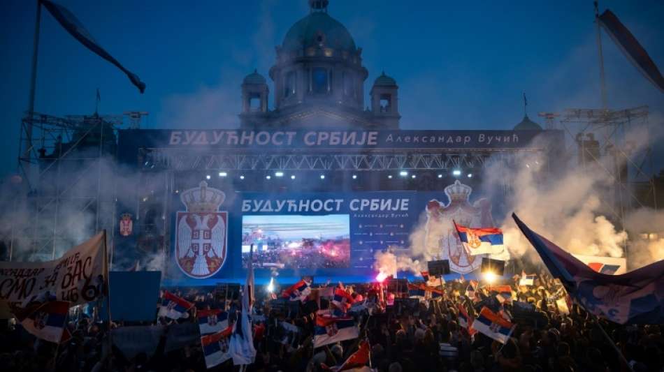 Serbiens Präsident Vucic mobilisiert tausende Anhänger zu Großkundgebung