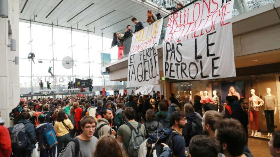 Klima-Aktivisten besetzen vorübergehend Einkaufszentrum in Paris