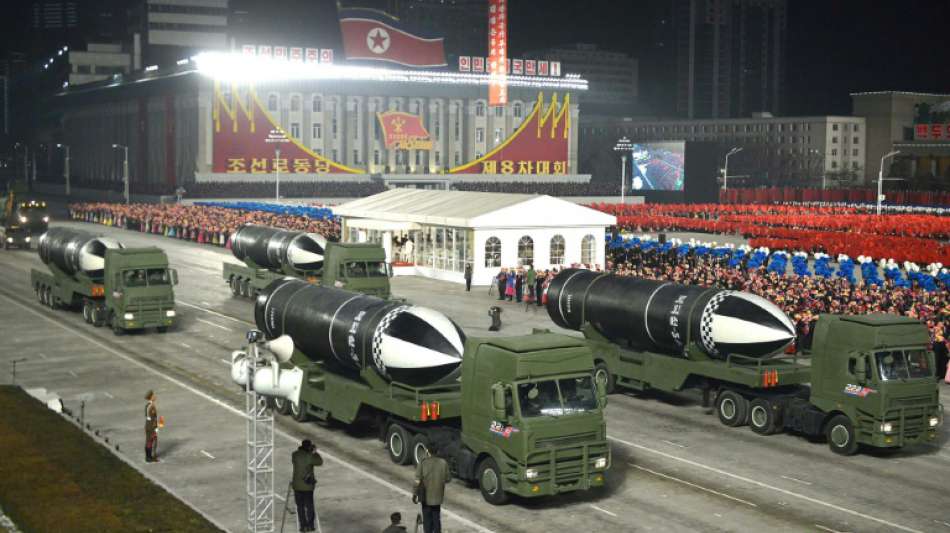 Nordkorea pr&auml;sentiert bei Milit&auml;rparade neue ballistische Rakete
