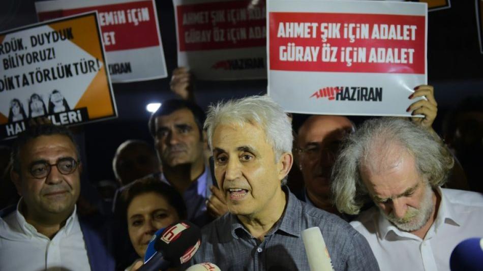 Türkei: "Cumhuriyet"-Journalisten verlassen das Gefängnis