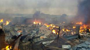 Riesiger Markt in zweitgrößter Stadt der Elfenbeinküste abgebrannt