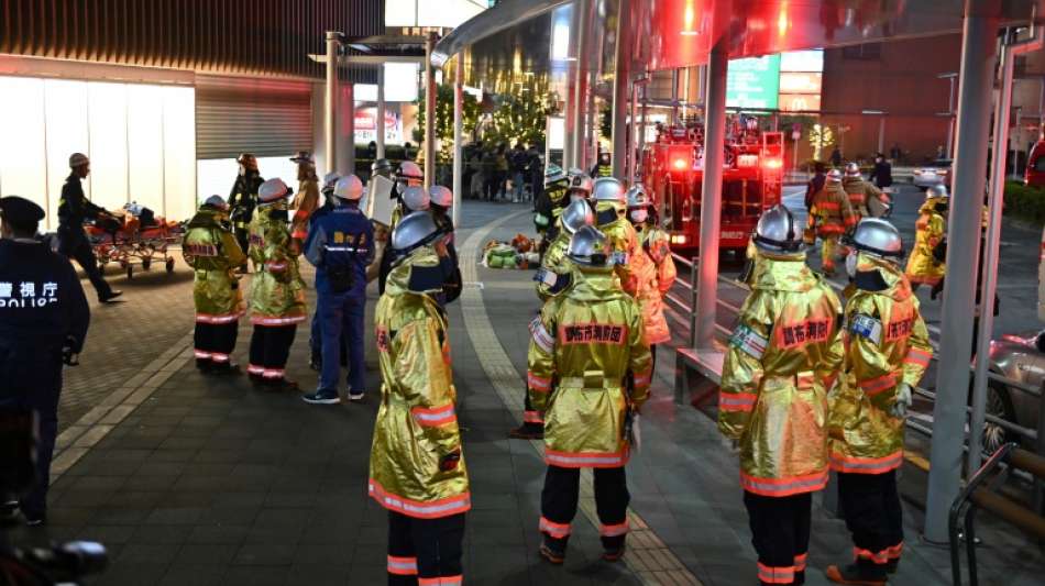Mindestens 17 Verletzte bei Messer- und Brandanschlag in Zug in Tokio