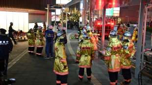 17 Verletzte bei Messer- und Brandanschlag in Zug in Tokio