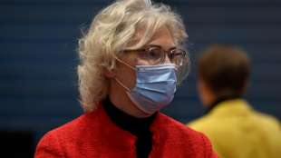 Lambrecht grundsätzlich für Aufhebung von Corona-Restriktionen für Geimpfte