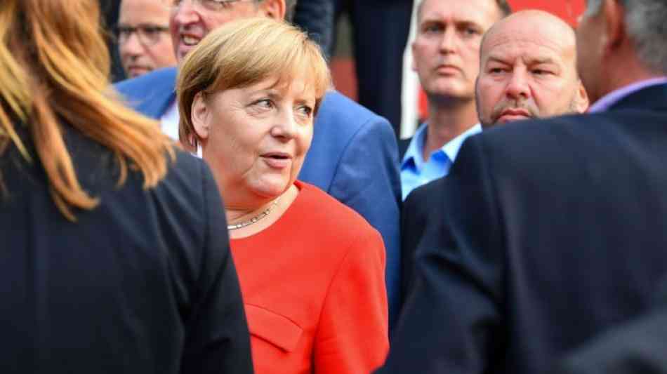 Merkel bei Wahlkampfautritt in Heidelberg mit Tomaten beworfen