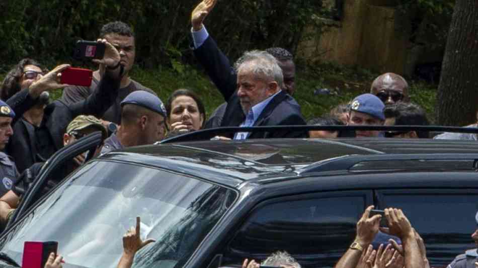 Brasiliens inhaftierter Ex-Präsident Lula nimmt an Beerdigung seines Enkels teil