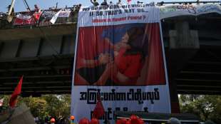 20-j&auml;hrige Demonstrantin k&auml;mpft in Myanmar ums &Uuml;berleben