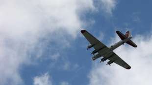 Historisches Flugzeug mit 13 Menschen an Bord in den USA verunglückt
