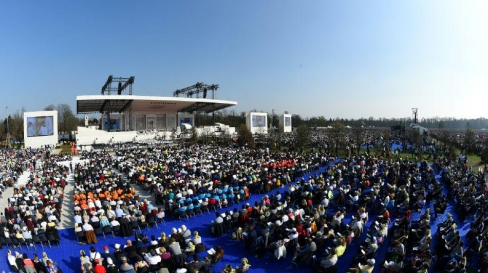 VATIKAN: Hunderttausende bei Papst-Messe n
